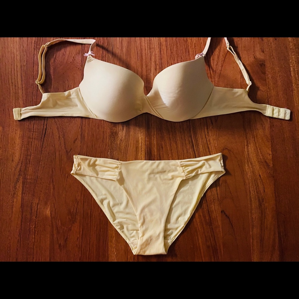 Victoria’s Secret bra 34c with panties